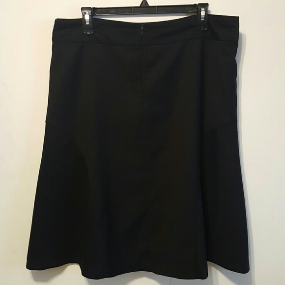 Black A-line skirt - Picture 2 of 4